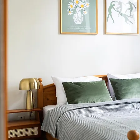 Oomph 3br & 2baths Grand Appartement *