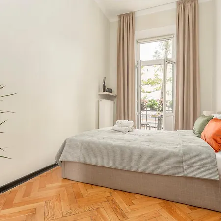 Oomph 3br & 2baths Grand Varşova