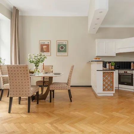 Oomph 3br & 2baths Grand Appartement