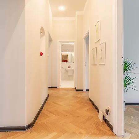 Oomph 3br & 2baths Grand Appartement *