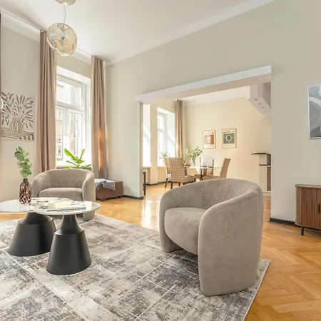 Oomph 3br & 2baths Grand Appartement